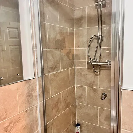 Lovely Tidy And Well Decorated En-suite King Sized Bedroom In A Shared 2 Bedroom Flat Apartamento Leeds (West Yorkshire)