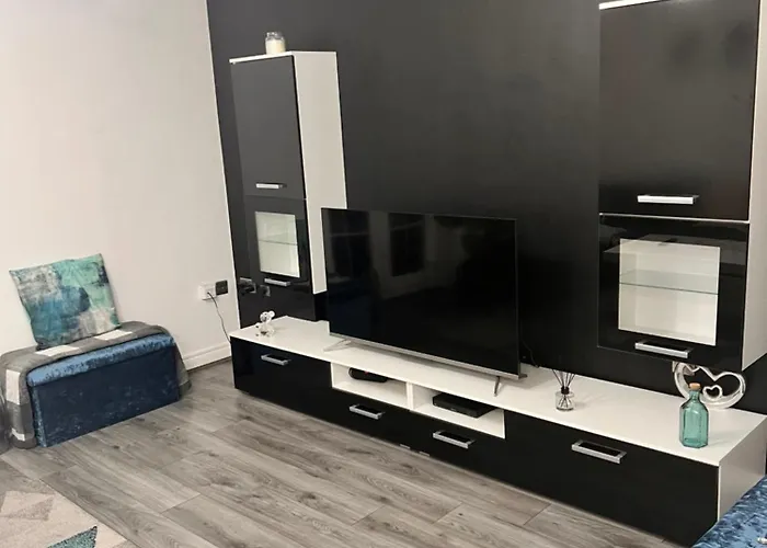 Lovely Tidy And Well Decorated En-suite King Sized Bedroom In A Shared 2 Bedroom Flat Leeds (West Yorkshire)