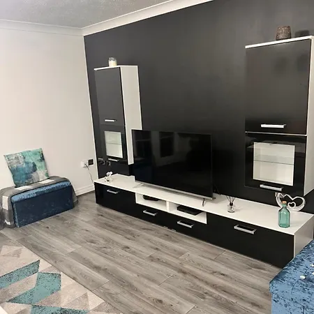 Lovely Tidy And Well Decorated En-suite King Sized Bedroom In A Shared 2 Bedroom Flat Leeds (West Yorkshire)